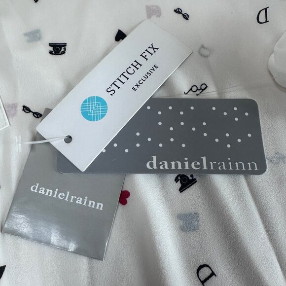 NWT Daniel Rainn Split Neck Blouse White Novelty Print Roll Tab Sleeve Women’s S - Picture 7 of 12